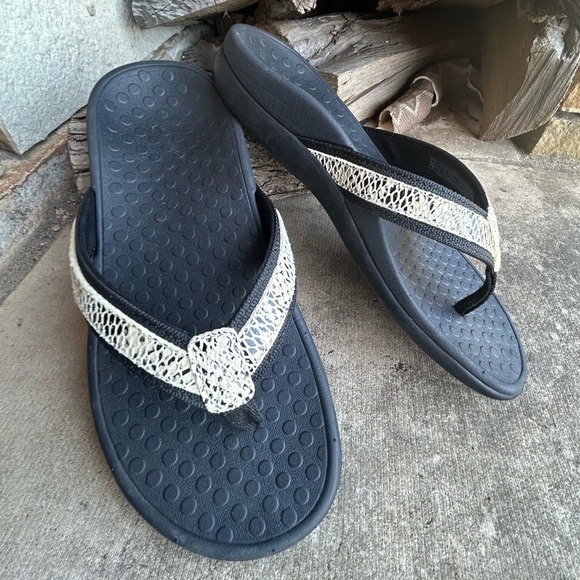 Vionic black snake tide toe post orthotic thong sandals Sz-5.  M - Picture 2 of 8